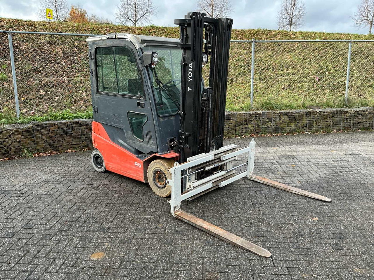 2017 TOYOTA 8FBMKT25 FORKLIFT - Forklift: picture 1 2017 TOYOTA 8FBMKT25 FORKLIFT - Forklift: picture 1