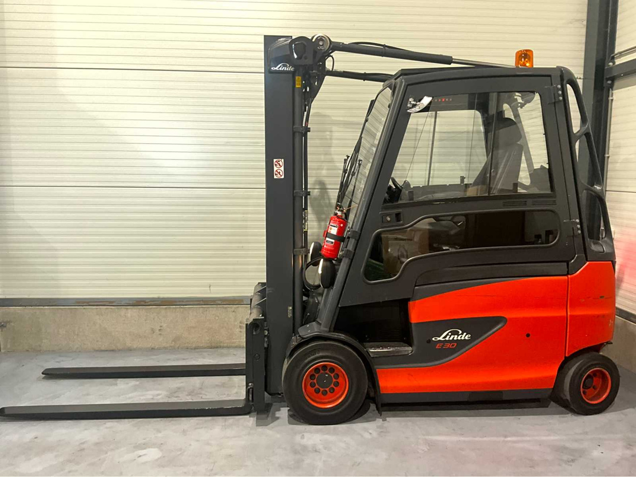 2019 LINDE E30HL-01/600 3000KG SPOON ADJUSTER BATTERY 2023 FORKLIFT - Forklift: picture 2 2019 LINDE E30HL-01/600 3000KG SPOON ADJUSTER BATTERY 2023 FORKLIFT - Forklift: picture 2