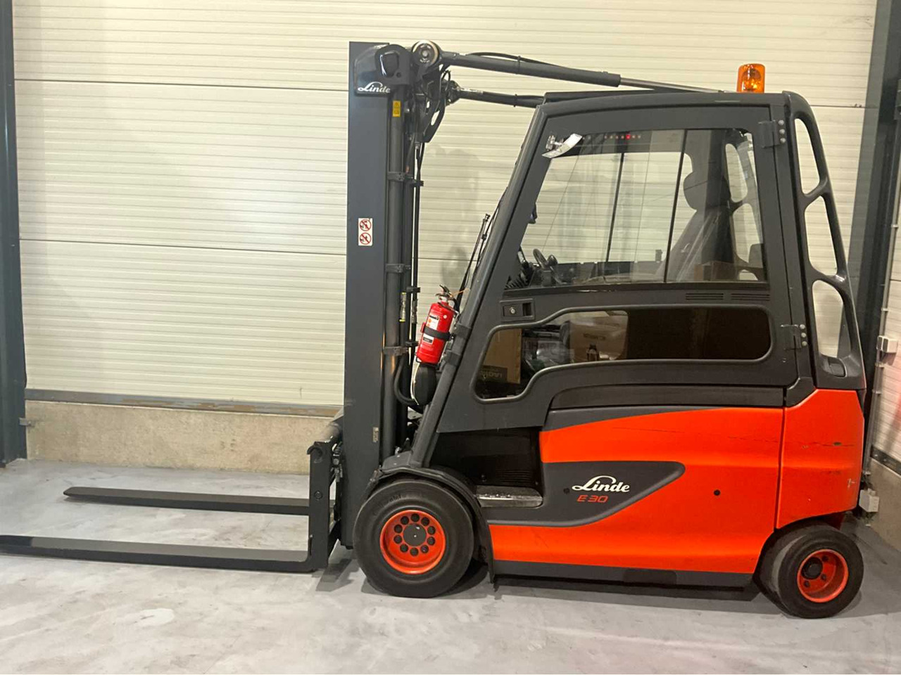2019 LINDE E30HL-01/600 3000KG SPOON ADJUSTER BATTERY 2023 FORKLIFT - Forklift: picture 3 2019 LINDE E30HL-01/600 3000KG SPOON ADJUSTER BATTERY 2023 FORKLIFT - Forklift: picture 3