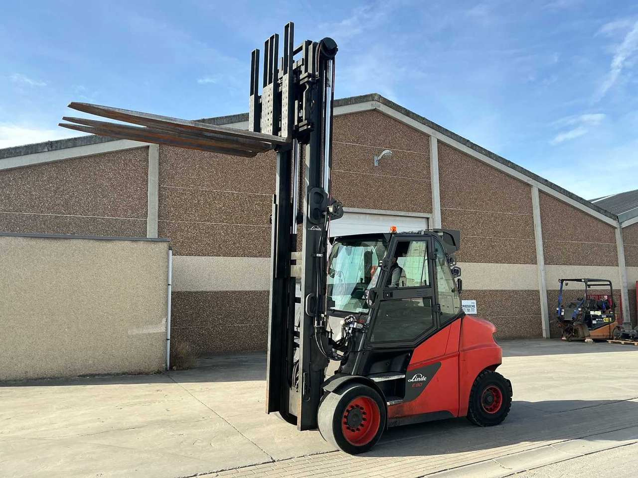 2020 LINDE E80-01/900 FORKLIFT - Forklift: picture 2 2020 LINDE E80-01/900 FORKLIFT - Forklift: picture 2