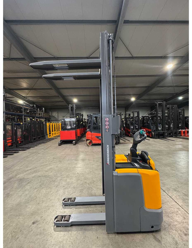 2020 SERVICE 12/2026 JUNGHEINRICH ERC214 EVO 1,400KG PLATFORM STACKER PALLET TRUCK ANT 1,734 HOURS - Forklift: picture 4 2020 SERVICE 12/2026 JUNGHEINRICH ERC214 EVO 1,400KG PLATFORM STACKER PALLET TRUCK ANT 1,734 HOURS - Forklift: picture 4