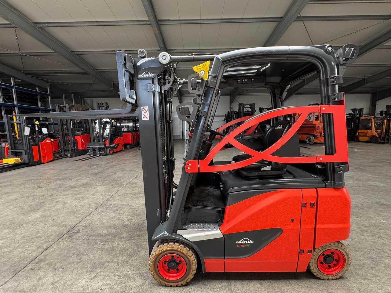 2020 SERVICE+UVV 07/2026 LINDE E16PH TRIPLEX 462CM ELECTRIC FORKLIFT 5,194 HOURS - Forklift: picture 5 2020 SERVICE+UVV 07/2026 LINDE E16PH TRIPLEX 462CM ELECTRIC FORKLIFT 5,194 HOURS - Forklift: picture 5