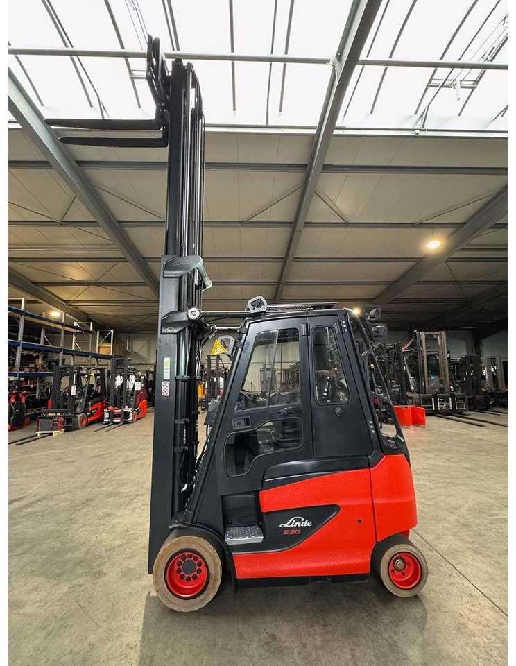 2020 SERVICE + UVV 09/2026 LINDE E30 EVO 3.000KG ELECTRIC FORKLIFT 3RD + 4TH VALVE FORK ADJUSTER 2025 - Forklift: picture 3 2020 SERVICE + UVV 09/2026 LINDE E30 EVO 3.000KG ELECTRIC FORKLIFT 3RD + 4TH VALVE FORK ADJUSTER 2025 - Forklift: picture 3