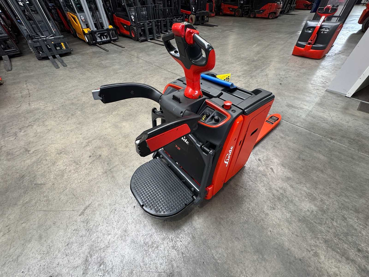 2020 SERVICE + UVV 10/2026 LINDE T20AP 2,000KG PALLET TRUCK ANT STACKER PLATFORM T20 AP 2,536 HOURS - Forklift: picture 4 2020 SERVICE + UVV 10/2026 LINDE T20AP 2,000KG PALLET TRUCK ANT STACKER PLATFORM T20 AP 2,536 HOURS - Forklift: picture 4