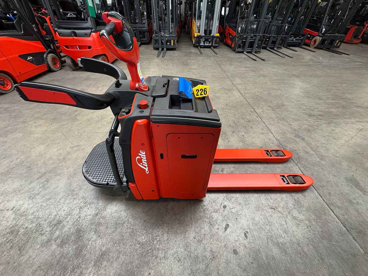 2020 SERVICE + UVV 10/2026 LINDE T20AP 2,000KG PALLET TRUCK ANT STACKER PLATFORM T20 AP 2,536 HOURS - Forklift: picture 3 2020 SERVICE + UVV 10/2026 LINDE T20AP 2,000KG PALLET TRUCK ANT STACKER PLATFORM T20 AP 2,536 HOURS - Forklift: picture 3