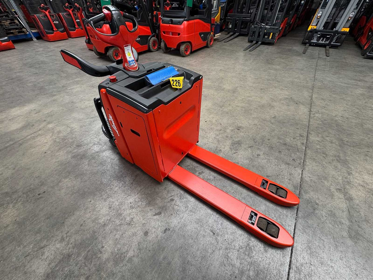 2020 SERVICE + UVV 10/2026 LINDE T20AP 2,000KG PALLET TRUCK ANT STACKER PLATFORM T20 AP 2,536 HOURS - Forklift: picture 2 2020 SERVICE + UVV 10/2026 LINDE T20AP 2,000KG PALLET TRUCK ANT STACKER PLATFORM T20 AP 2,536 HOURS - Forklift: picture 2