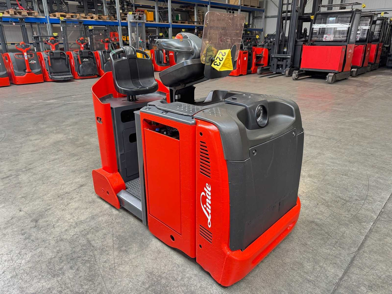 2023 SERVICE + UVV 06/2026 LINDE P50C 5.000KG TRACTOR TOWING VEHICLE TRACTOR 2.633 HOURS 500AH BATTERY - Forklift: picture 1 2023 SERVICE + UVV 06/2026 LINDE P50C 5.000KG TRACTOR TOWING VEHICLE TRACTOR 2.633 HOURS 500AH BATTERY - Forklift: picture 1