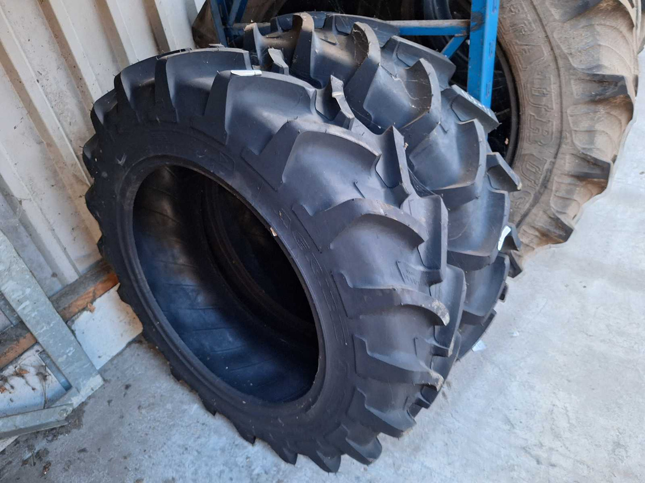 2x tractor tire Michelin 11.2-28 NEW - Wheels and tires for Farm tractor: picture 1 2x tractor tire Michelin 11.2-28 NEW - Wheels and tires for Farm tractor: picture 1