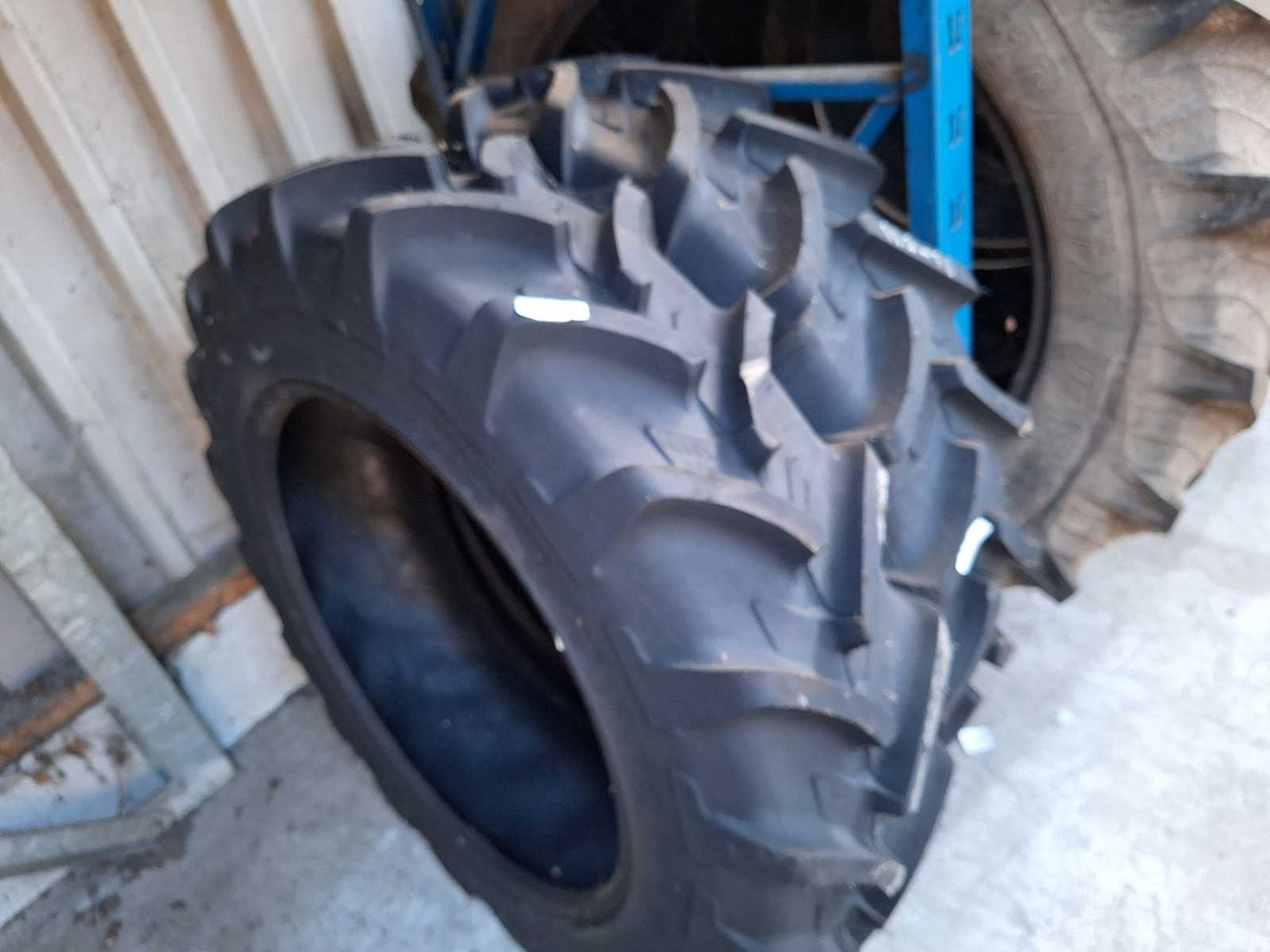 2x tractor tire Michelin 11.2-28 NEW - Wheels and tires for Farm tractor: picture 2 2x tractor tire Michelin 11.2-28 NEW - Wheels and tires for Farm tractor: picture 2
