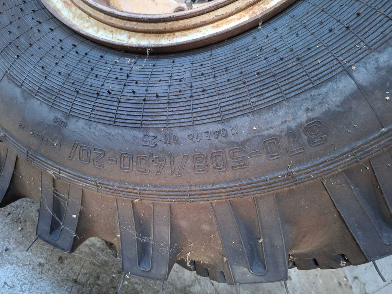 Agricultural tire loader 370-508/1400-20 on rims 8 holes NEW 2x - Wheels and tires for Farm tractor: picture 5 Agricultural tire loader 370-508/1400-20 on rims 8 holes NEW 2x - Wheels and tires for Farm tractor: picture 5
