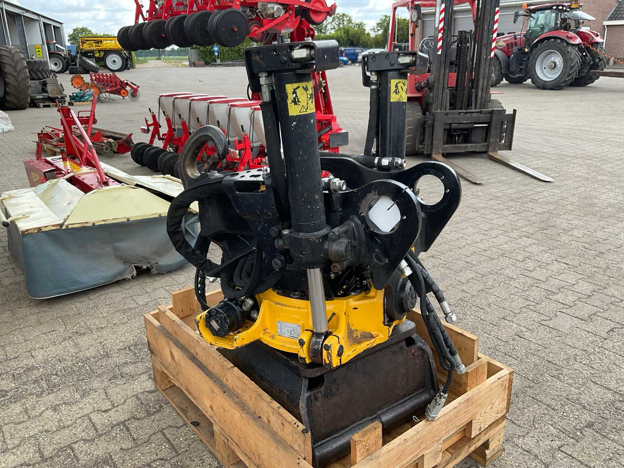 Engcon Tiltrotator EC219-CW30EC-ss9SIQ ECHF - Attachment for Construction machinery: picture 4 Engcon Tiltrotator EC219-CW30EC-ss9SIQ ECHF - Attachment for Construction machinery: picture 4