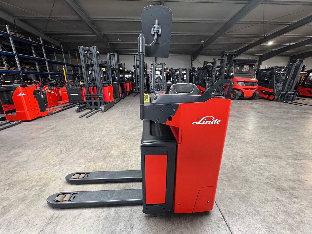 BATTERY 46/2023 BJ.2020 SERVICE + UVV 08/2026 LINDE T20R PALLET TRUCK STACKER ANT 4,715 HOURS - Forklift: picture 1 BATTERY 46/2023 BJ.2020 SERVICE + UVV 08/2026 LINDE T20R PALLET TRUCK STACKER ANT 4,715 HOURS - Forklift: picture 1