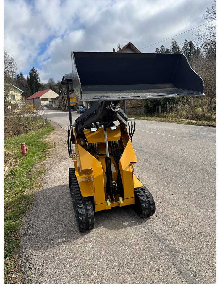 BISONTEK - 2024 - BT360 - SKID STEER LOADER - Compact track loader: picture 5 BISONTEK - 2024 - BT360 - SKID STEER LOADER - Compact track loader: picture 5