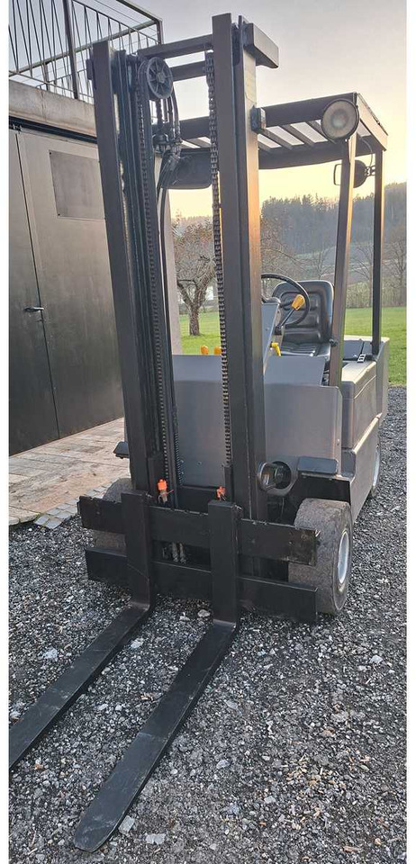 CLARK - DPM 20 SB - 1990 - FORKLIFT - Forklift: picture 1 CLARK - DPM 20 SB - 1990 - FORKLIFT - Forklift: picture 1