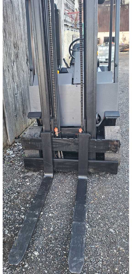 CLARK - DPM 20 SB - 1990 - FORKLIFT - Forklift: picture 4 CLARK - DPM 20 SB - 1990 - FORKLIFT - Forklift: picture 4