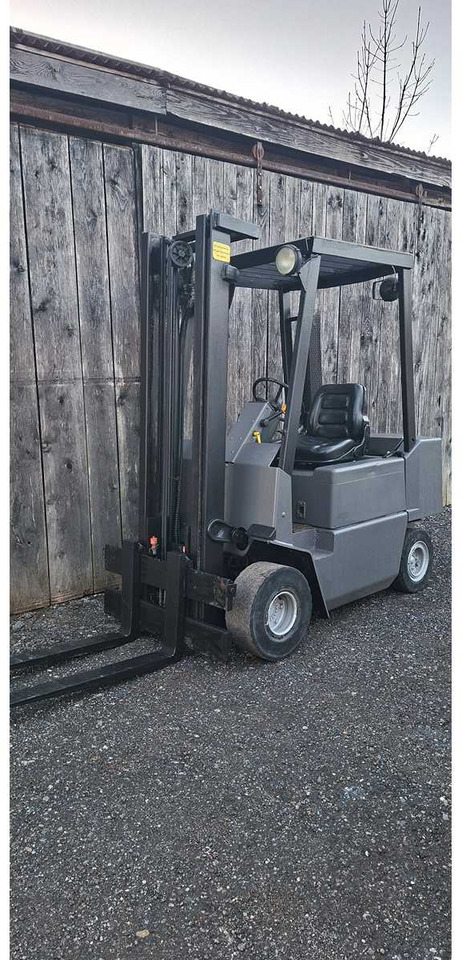 CLARK - DPM 20 SB - 1990 - FORKLIFT - Forklift: picture 3 CLARK - DPM 20 SB - 1990 - FORKLIFT - Forklift: picture 3