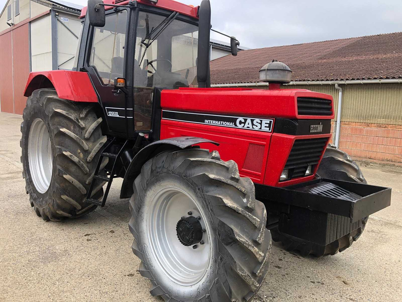 Case IH 1255XL - Farm tractor: picture 1 Case IH 1255XL - Farm tractor: picture 1
