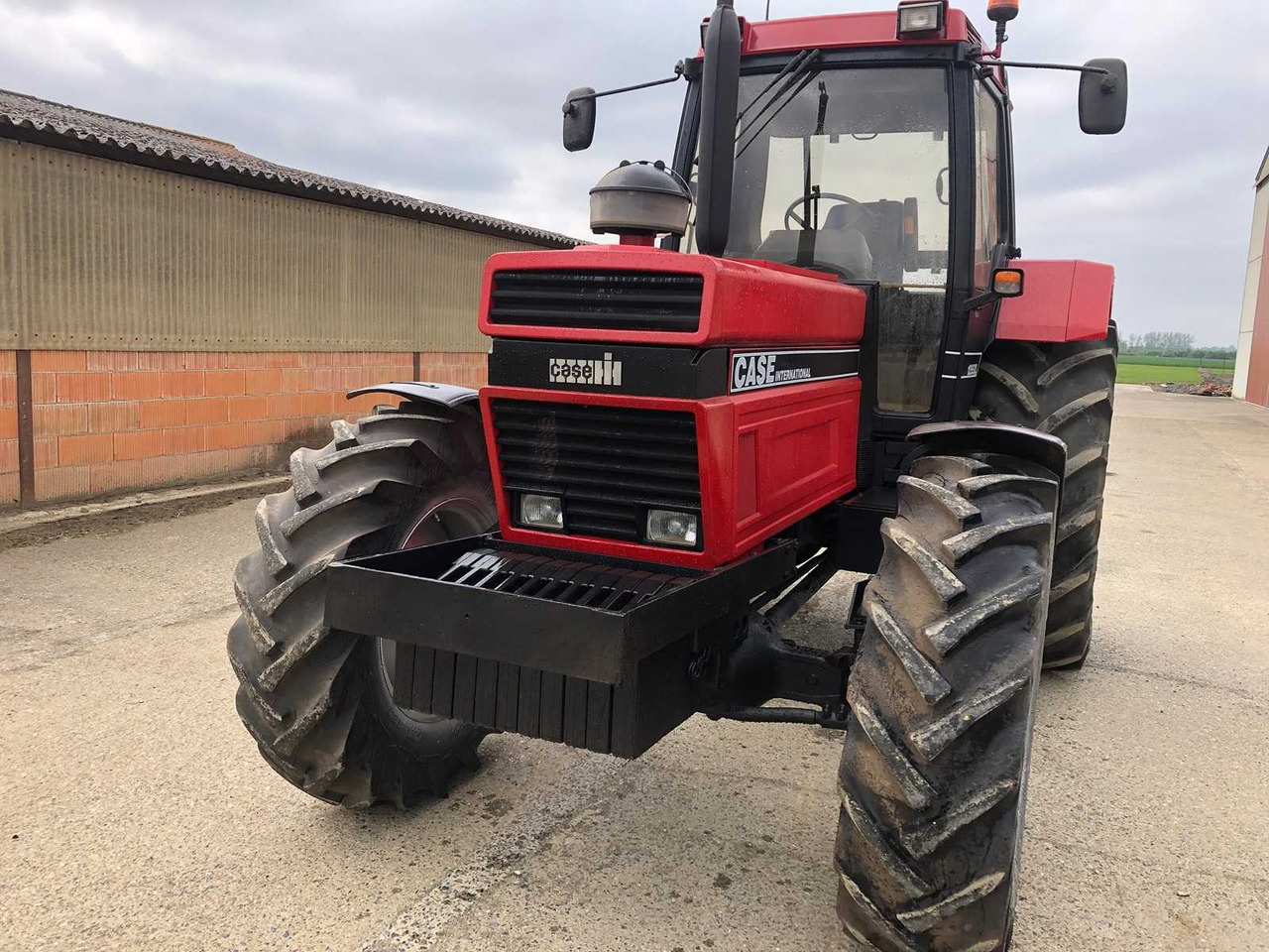 Case IH 1255XL - Farm tractor: picture 3 Case IH 1255XL - Farm tractor: picture 3