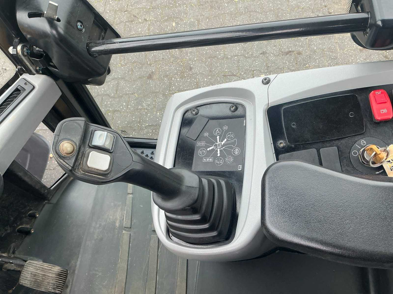 Wheel loader Caterpillar 906M: picture 26