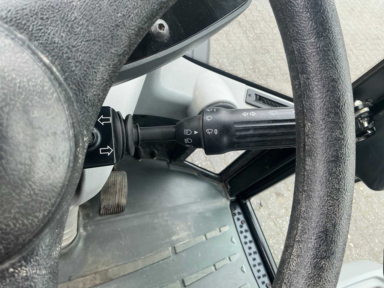 Wheel loader Caterpillar 906M: picture 29