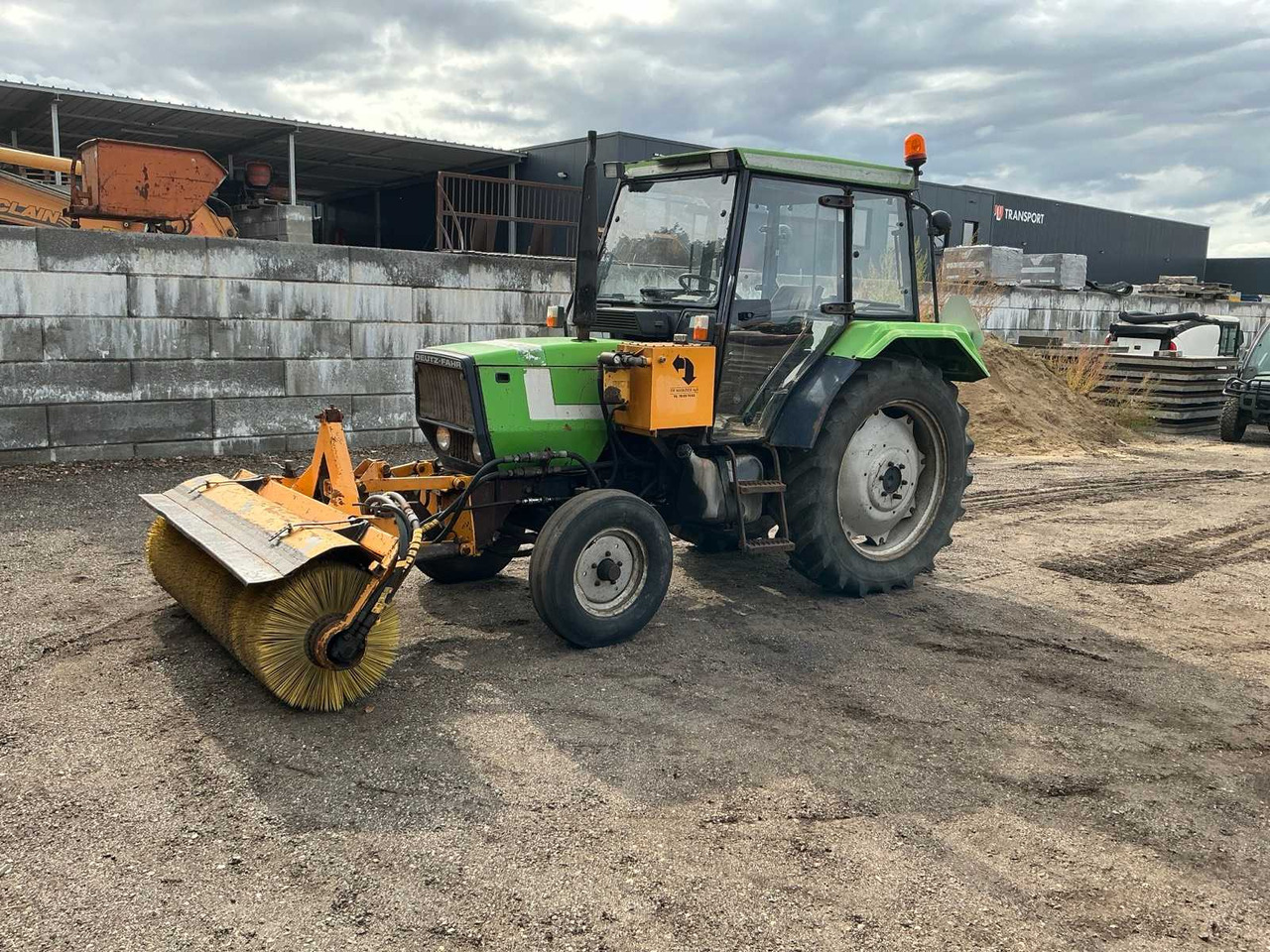 Deutz-Fahr DX3.30 - Farm tractor: picture 1 Deutz-Fahr DX3.30 - Farm tractor: picture 1