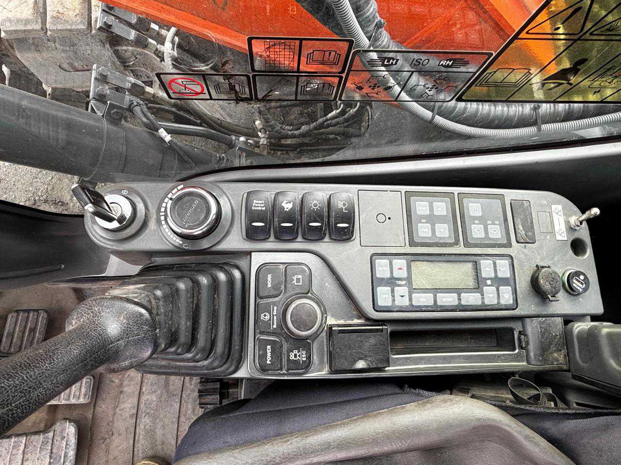 Crawler excavator Doosan DX140 LC-5: picture 13