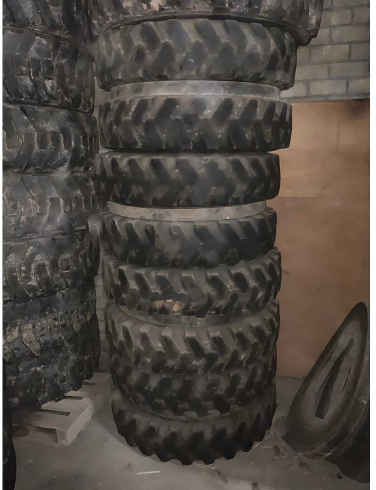 Double wheel set (4-piece) - Wheels and tires for Farm tractor: picture 2 Double wheel set (4-piece) - Wheels and tires for Farm tractor: picture 2