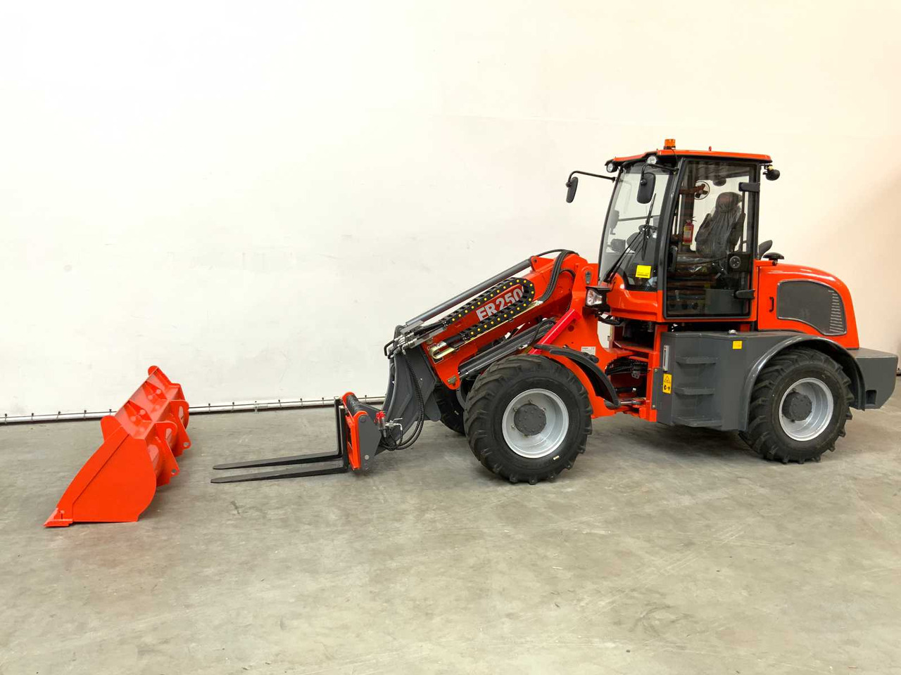 EVERUN - 2025 - ER2500 - TELESCOPIC WHEEL LOADER - Wheel loader: picture 2 EVERUN - 2025 - ER2500 - TELESCOPIC WHEEL LOADER - Wheel loader: picture 2