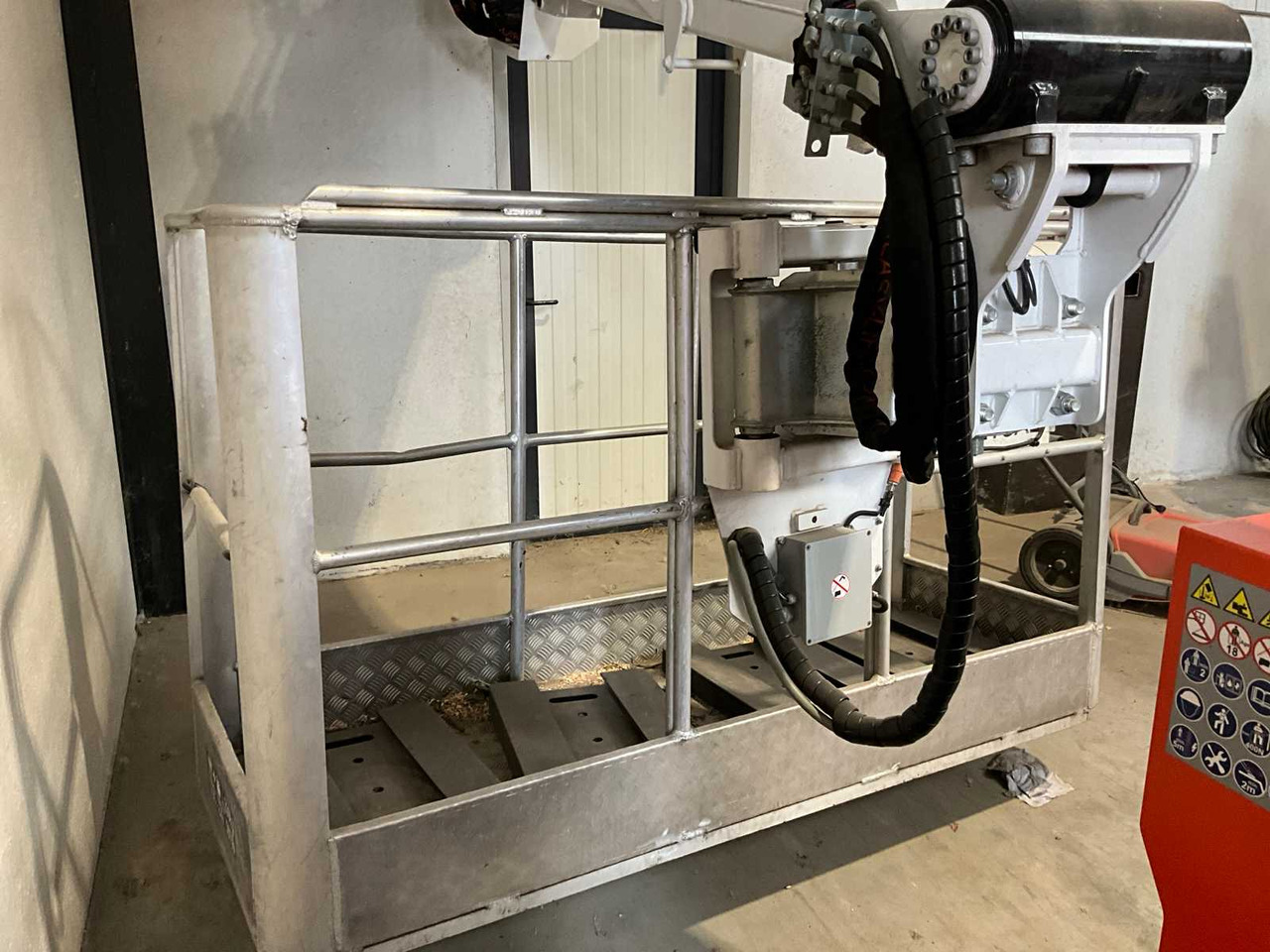 Aerial platform Easylift R300: picture 12