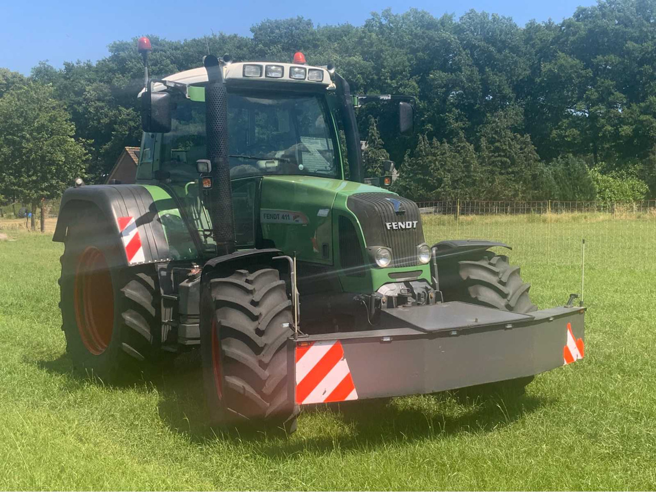 Fendt 411 Vario TMS Com 3 - Farm tractor: picture 2 Fendt 411 Vario TMS Com 3 - Farm tractor: picture 2