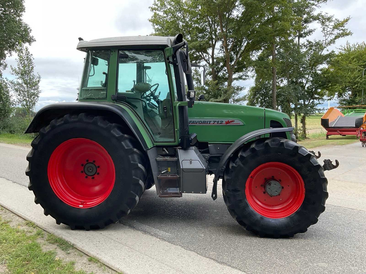 Fendt 712 Vario - Farm tractor: picture 5 Fendt 712 Vario - Farm tractor: picture 5