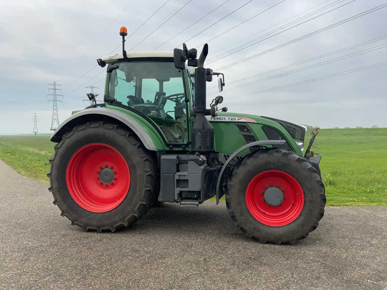 Fendt 720 Vario - Farm tractor: picture 3 Fendt 720 Vario - Farm tractor: picture 3