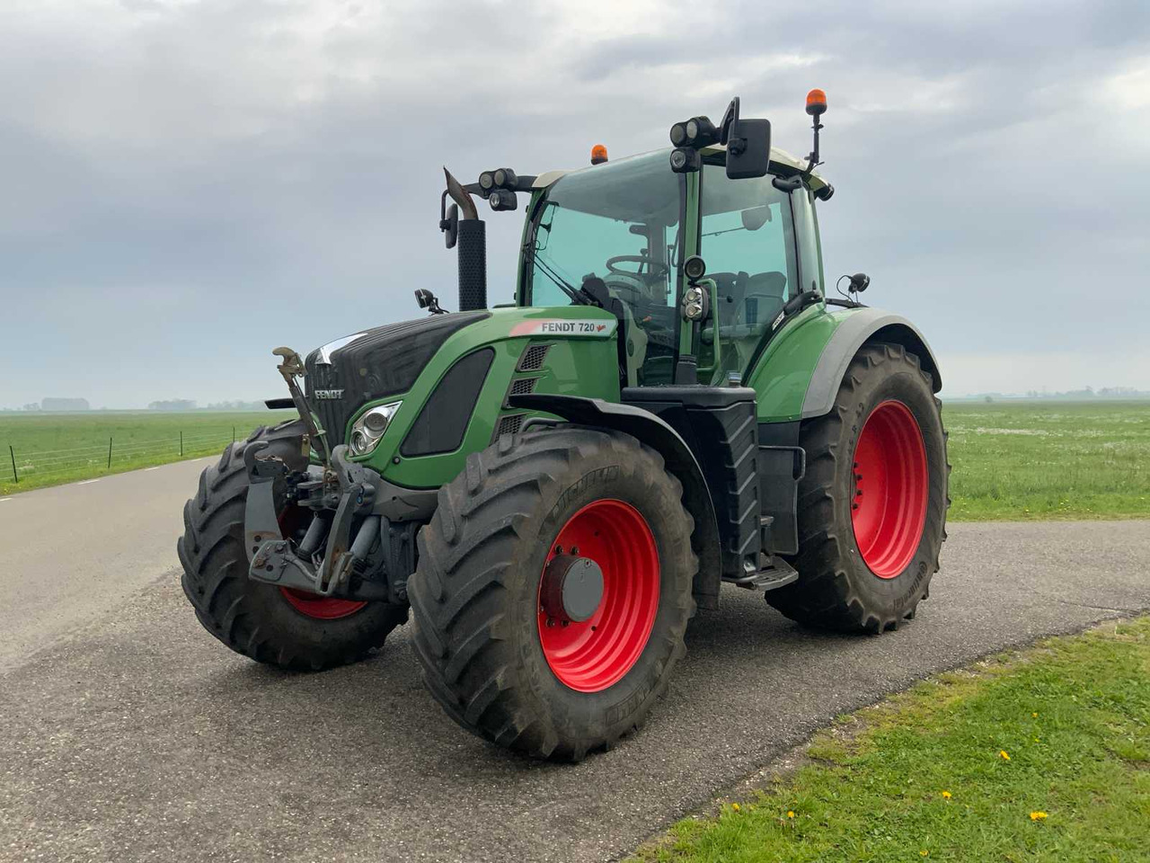 Fendt 720 Vario - Farm tractor: picture 1 Fendt 720 Vario - Farm tractor: picture 1