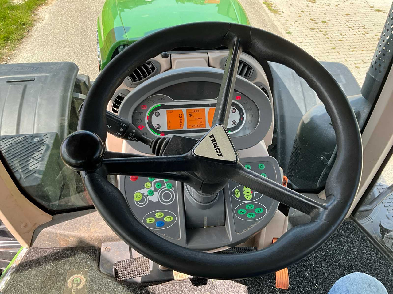 Farm tractor Fendt 828 Vario S4 Profi Plus: picture 30