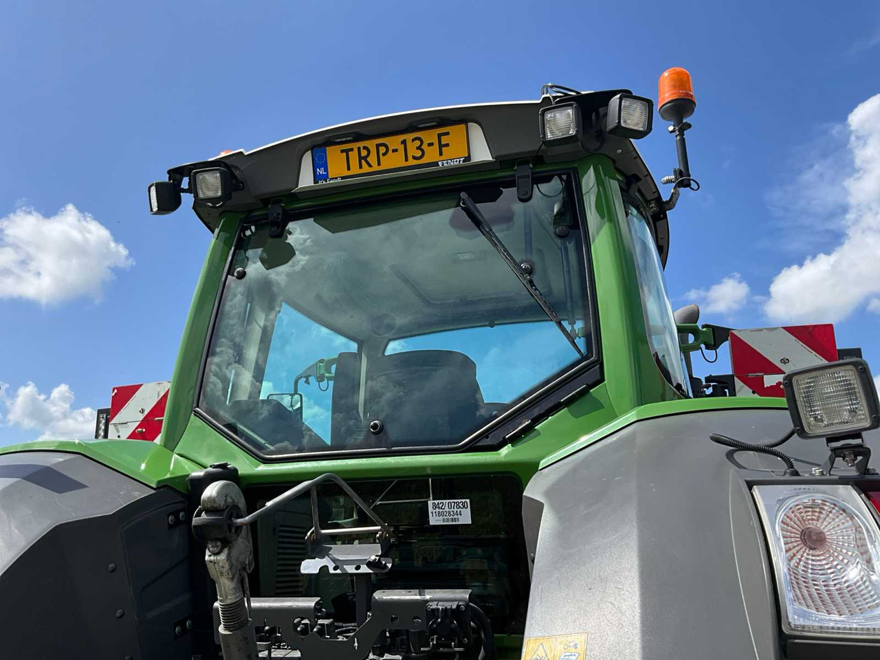 Farm tractor Fendt 828 Vario S4 Profi Plus: picture 23