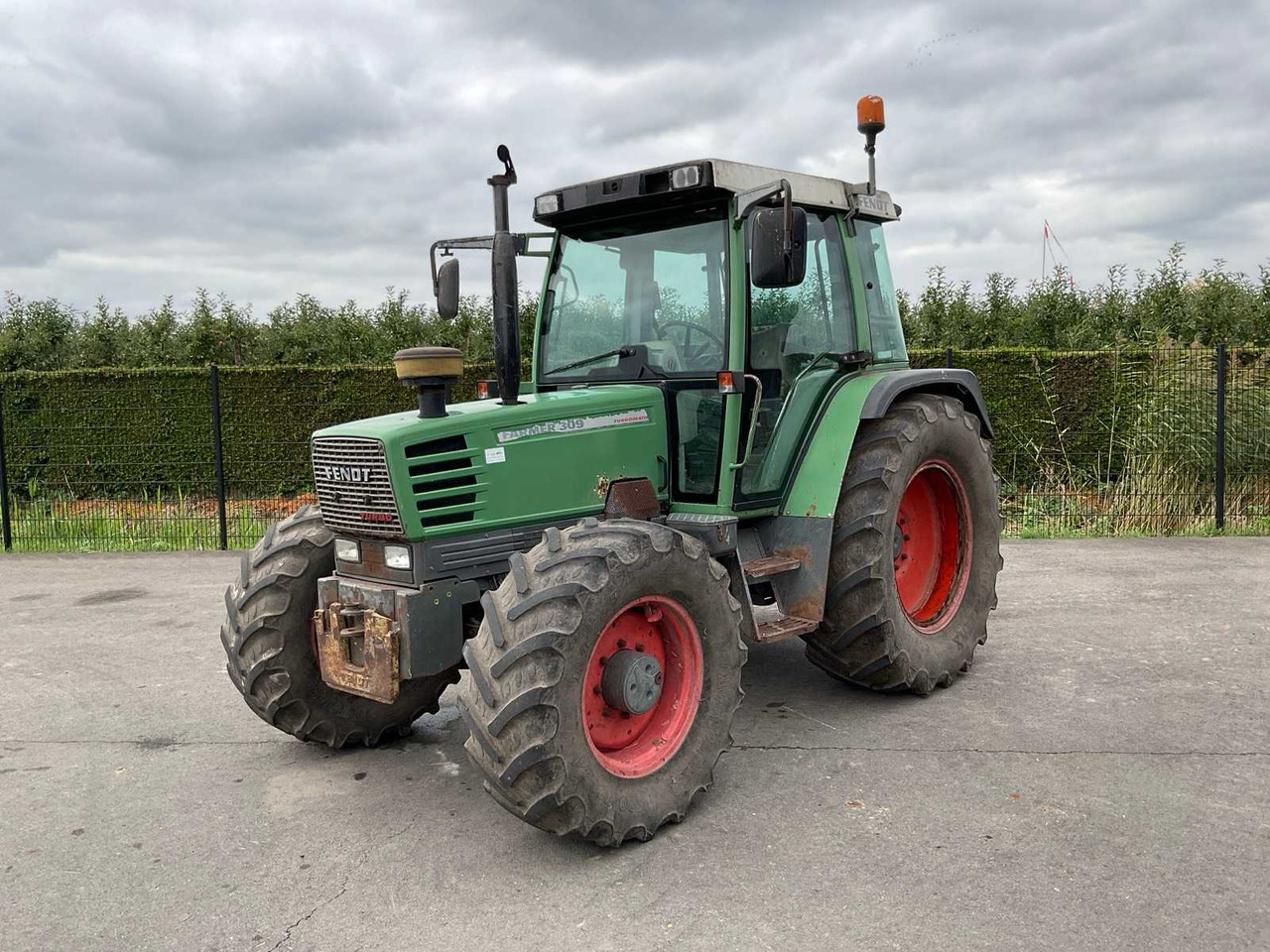 Fendt Farmer 309 - Farm tractor: picture 2 Fendt Farmer 309 - Farm tractor: picture 2
