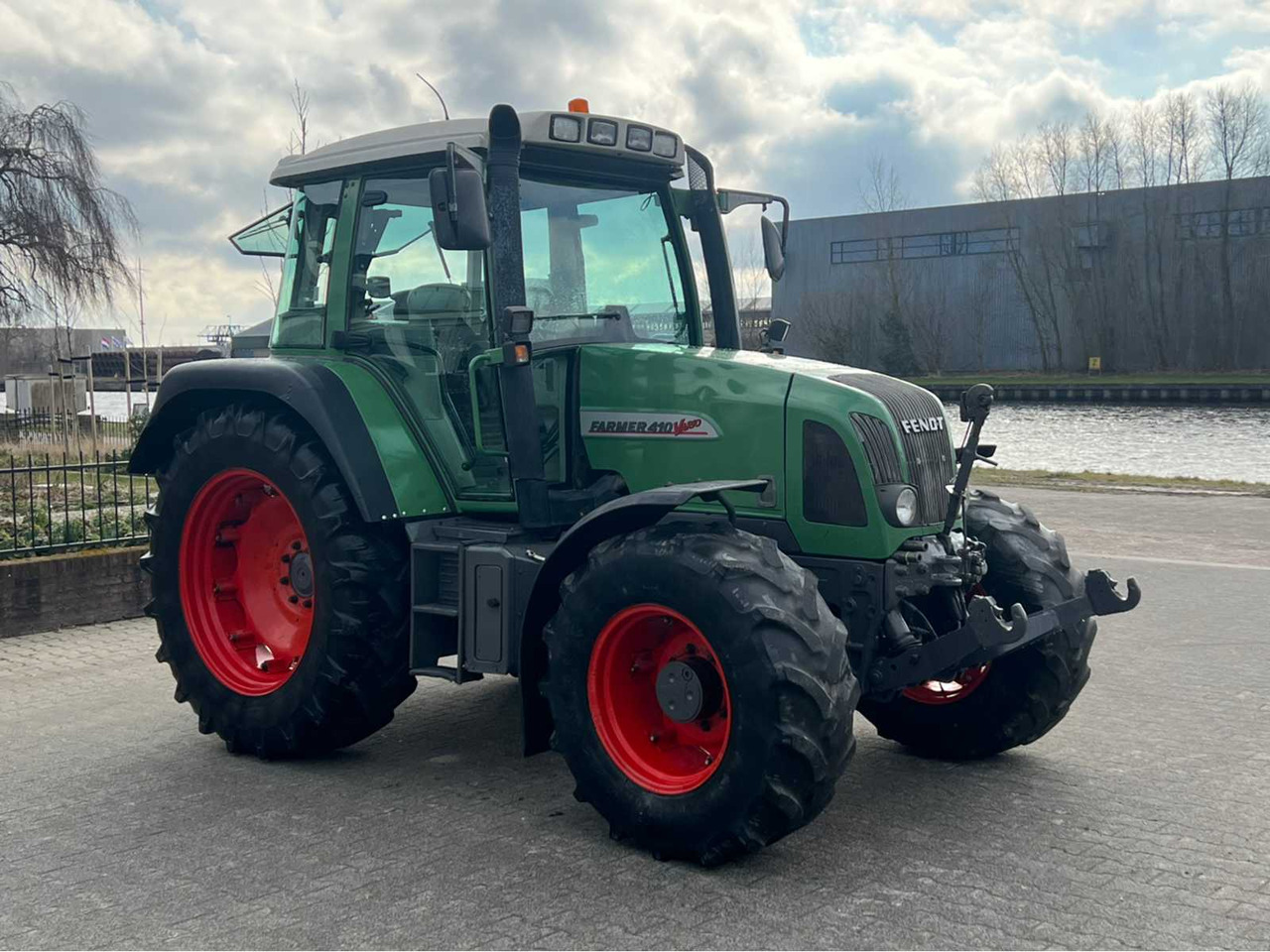Fendt Farmer 410 - Farm tractor: picture 5 Fendt Farmer 410 - Farm tractor: picture 5