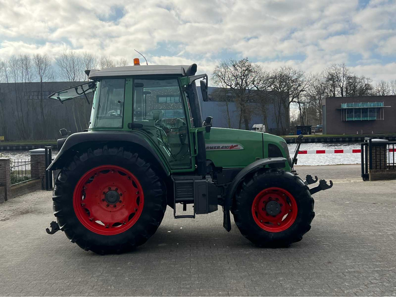 Fendt Farmer 410 - Farm tractor: picture 4 Fendt Farmer 410 - Farm tractor: picture 4