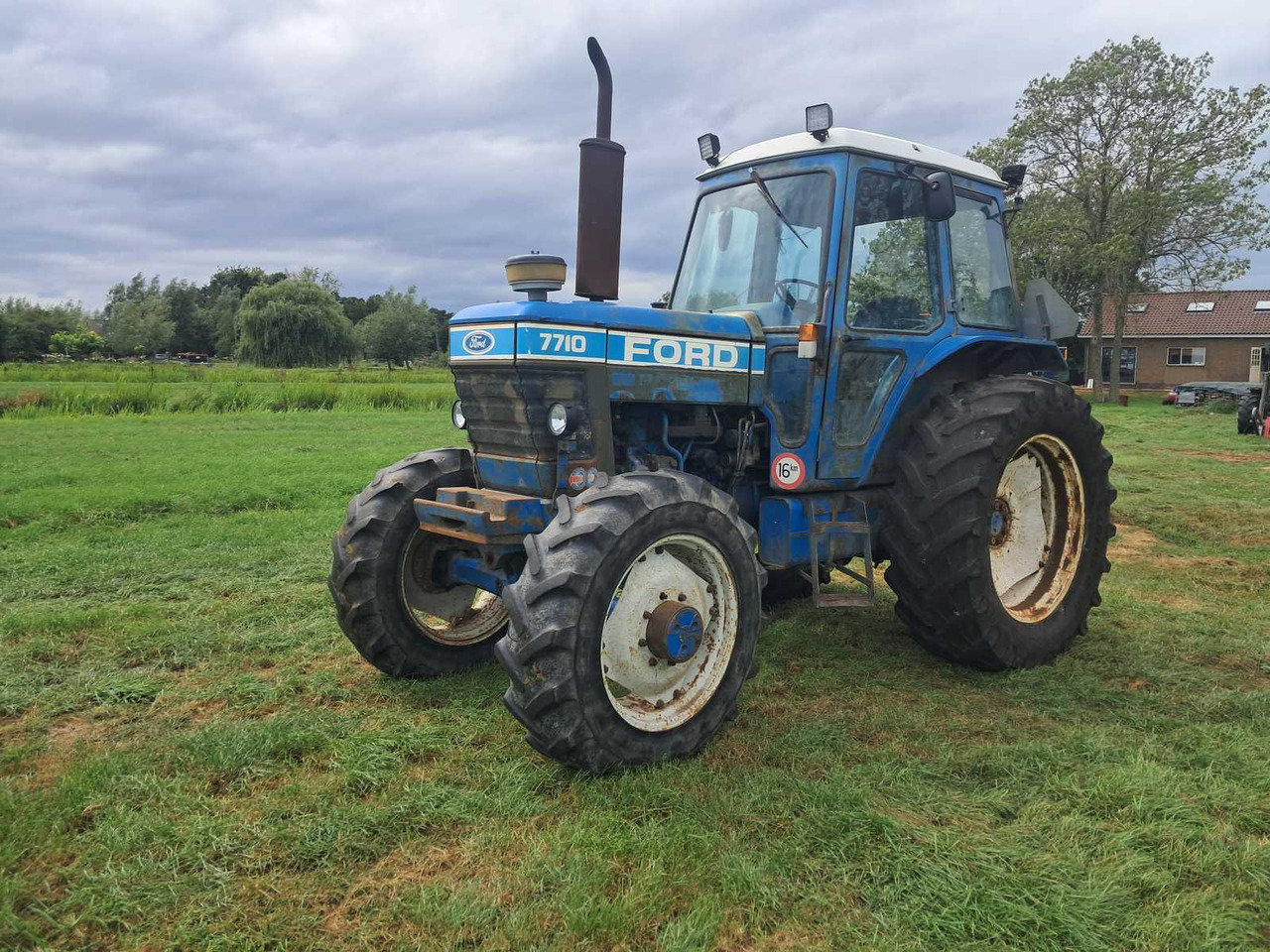 Ford 7710 - Farm tractor: picture 1 Ford 7710 - Farm tractor: picture 1