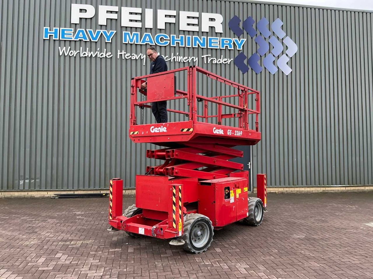 Genie GS-3369 - Aerial platform: picture 2 Genie GS-3369 - Aerial platform: picture 2