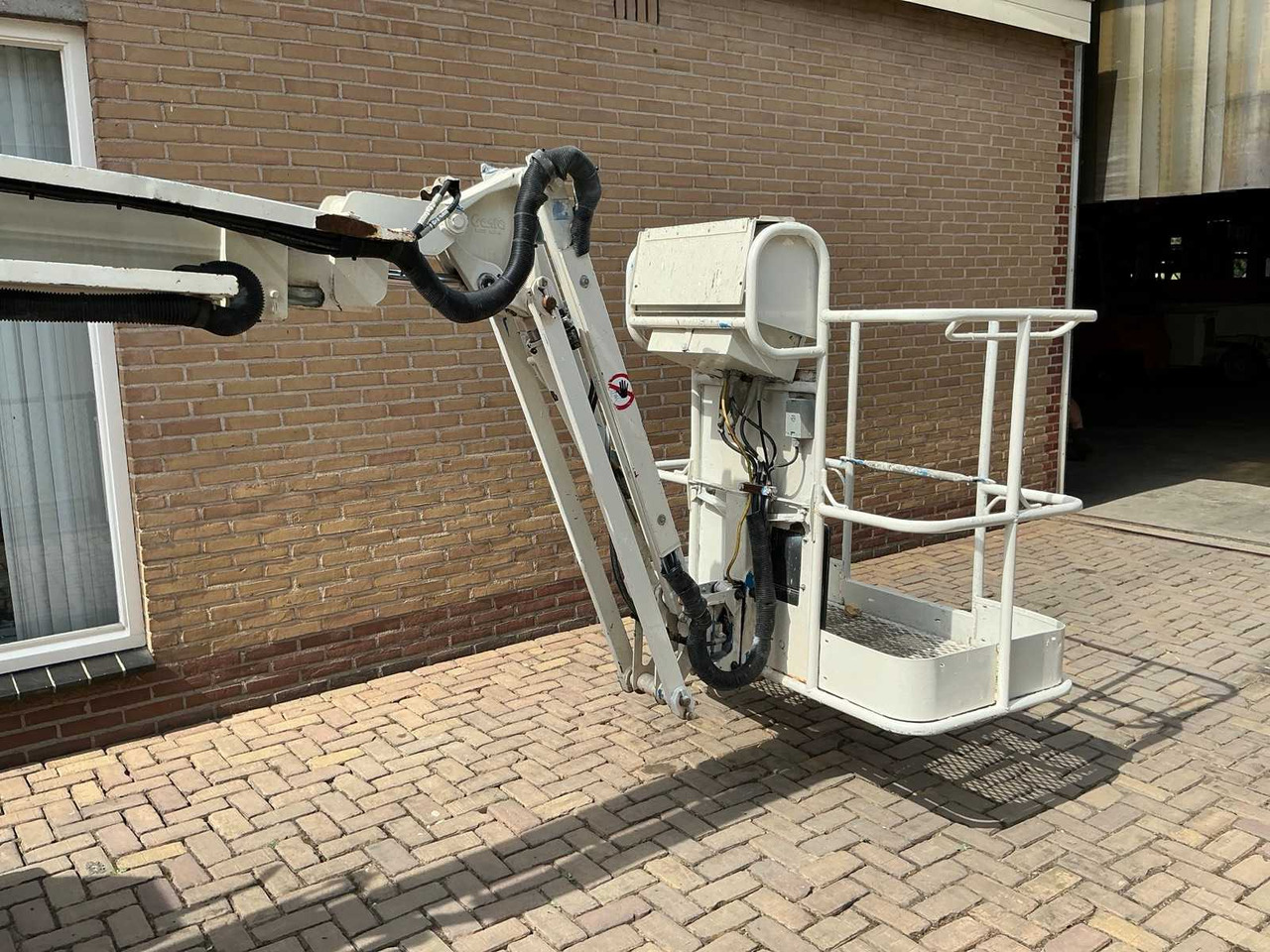 Genie Z-34/22 - Aerial platform: picture 3 Genie Z-34/22 - Aerial platform: picture 3