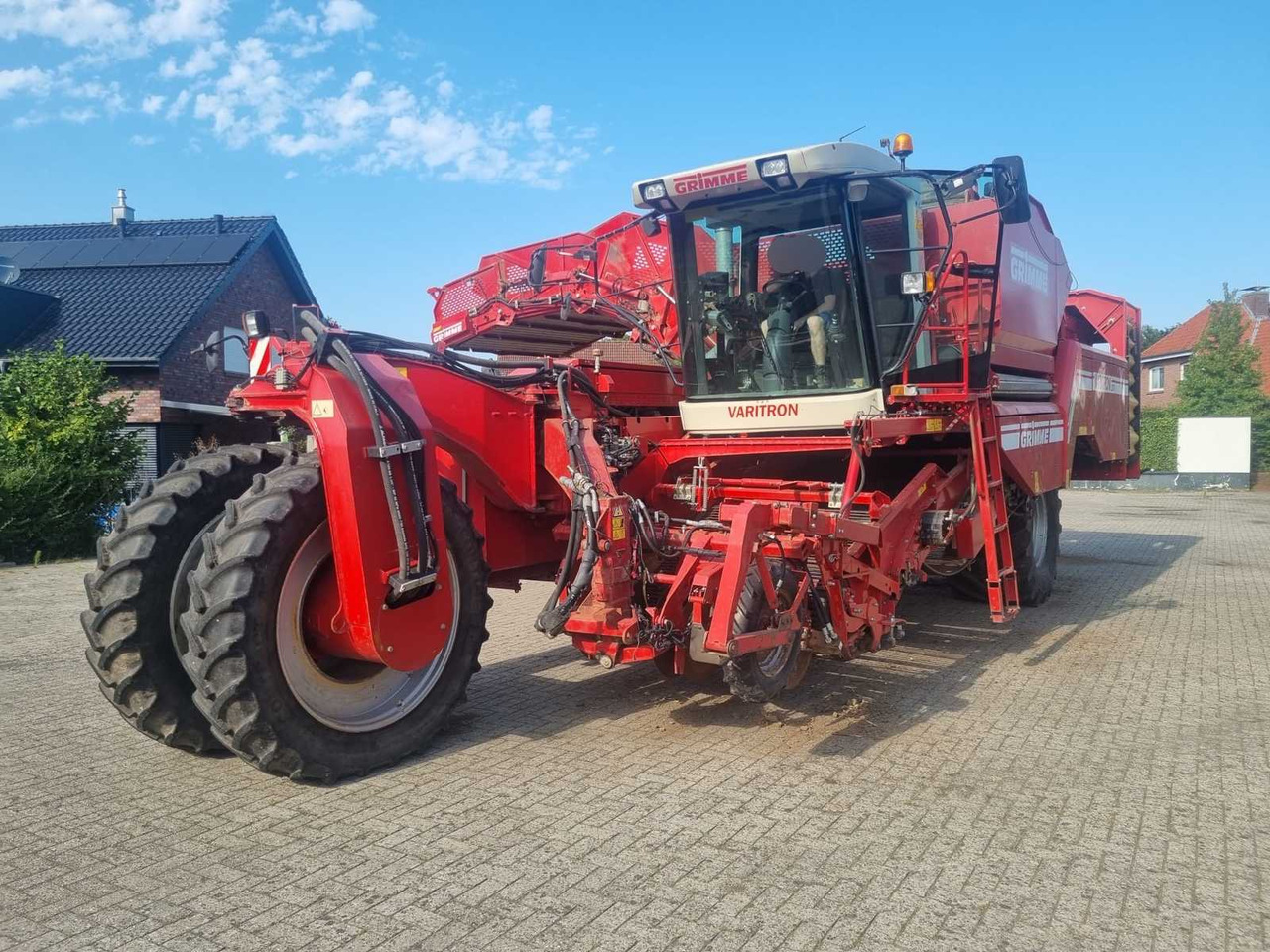 Grimme Varitron 270 - Municipal tractor: picture 1 Grimme Varitron 270 - Municipal tractor: picture 1