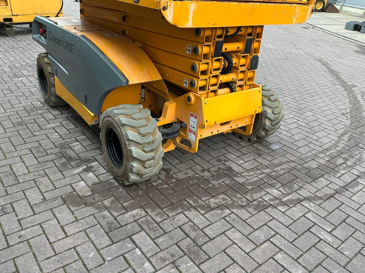 Aerial platform Haulotte Compact 12RTE: picture 8