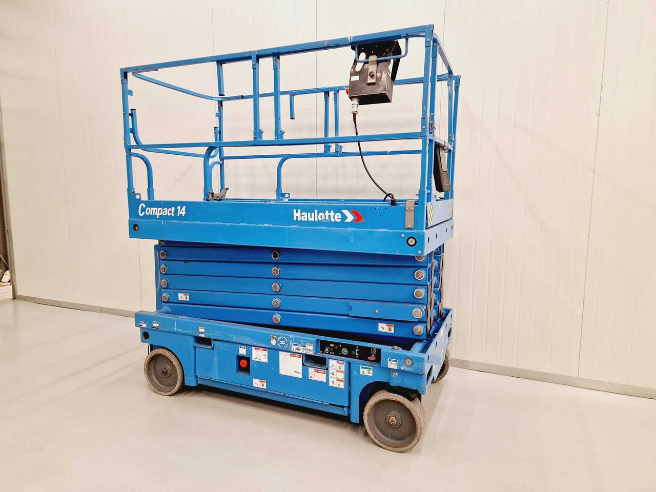 Haulotte Compact 14 - Aerial platform: picture 3 Haulotte Compact 14 - Aerial platform: picture 3