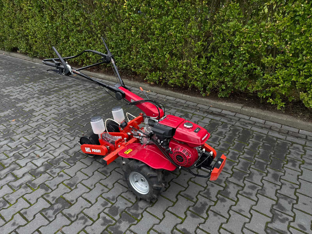 Honda - Precision sowing machine: picture 3 Honda - Precision sowing machine: picture 3