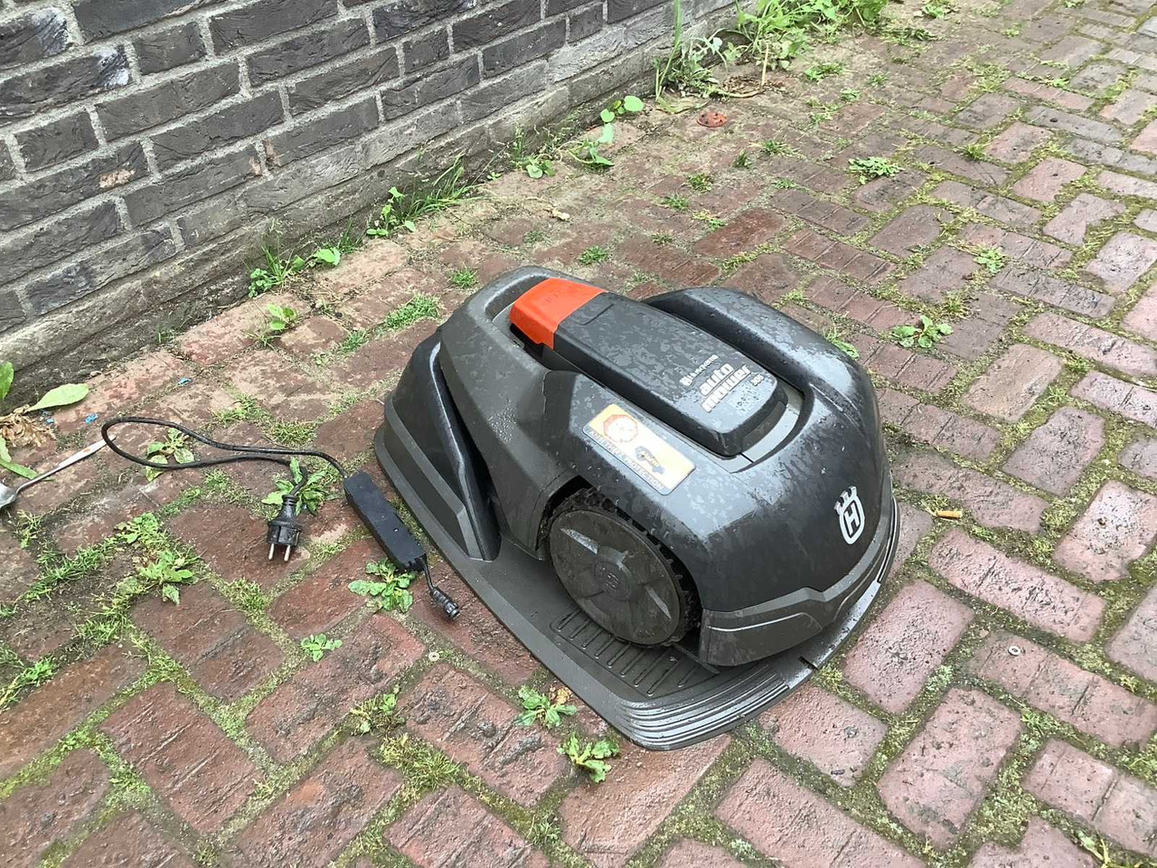 Husqvarna 305 - Garden mower: picture 2 Husqvarna 305 - Garden mower: picture 2