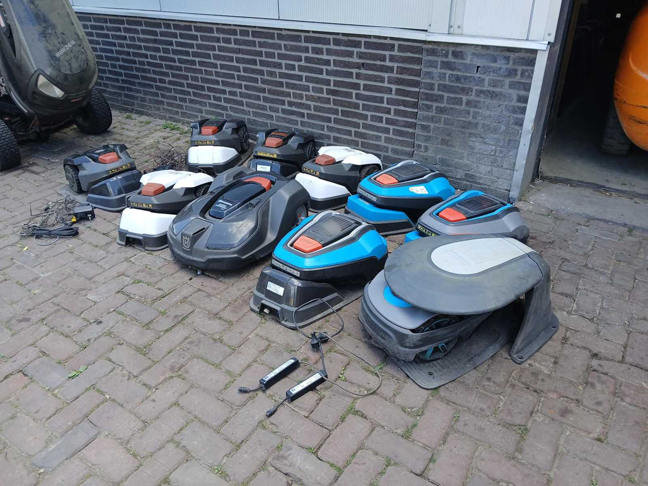 Husqvarna/gardena - Garden mower: picture 1 Husqvarna/gardena - Garden mower: picture 1