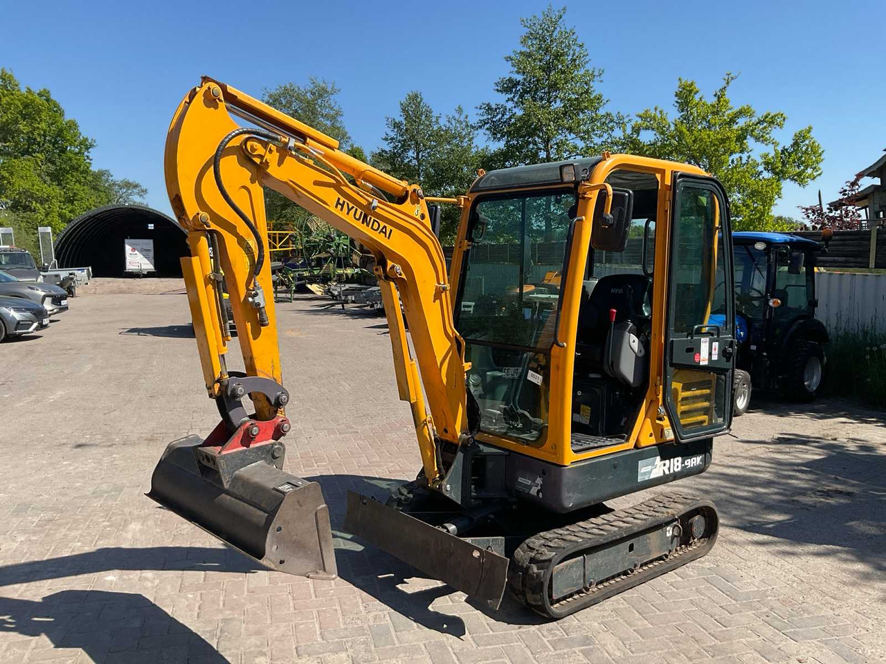 Hyundai Excabator Robex R18-9AK - Crawler excavator: picture 1 Hyundai Excabator Robex R18-9AK - Crawler excavator: picture 1