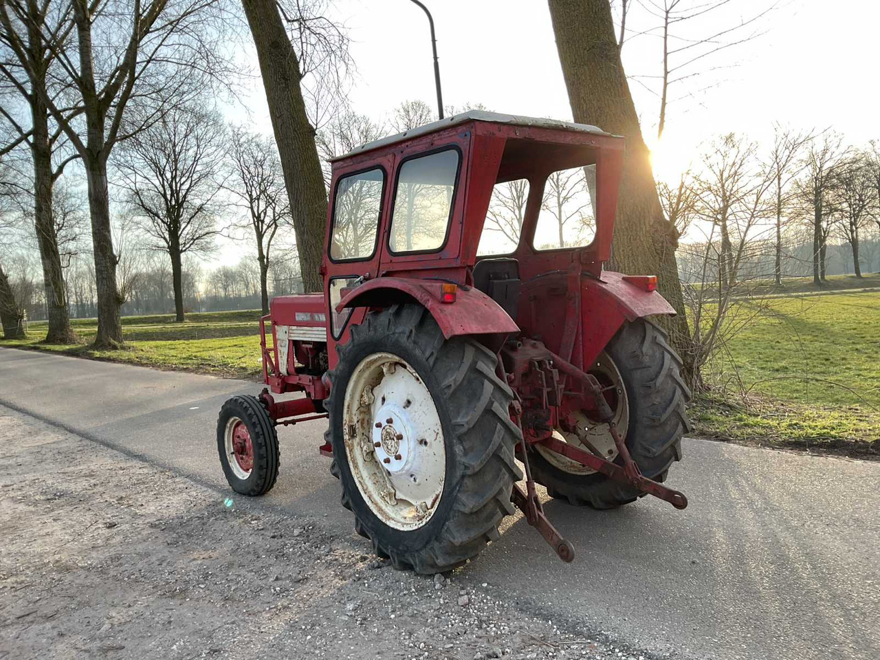 International 353 - Farm tractor: picture 5 International 353 - Farm tractor: picture 5