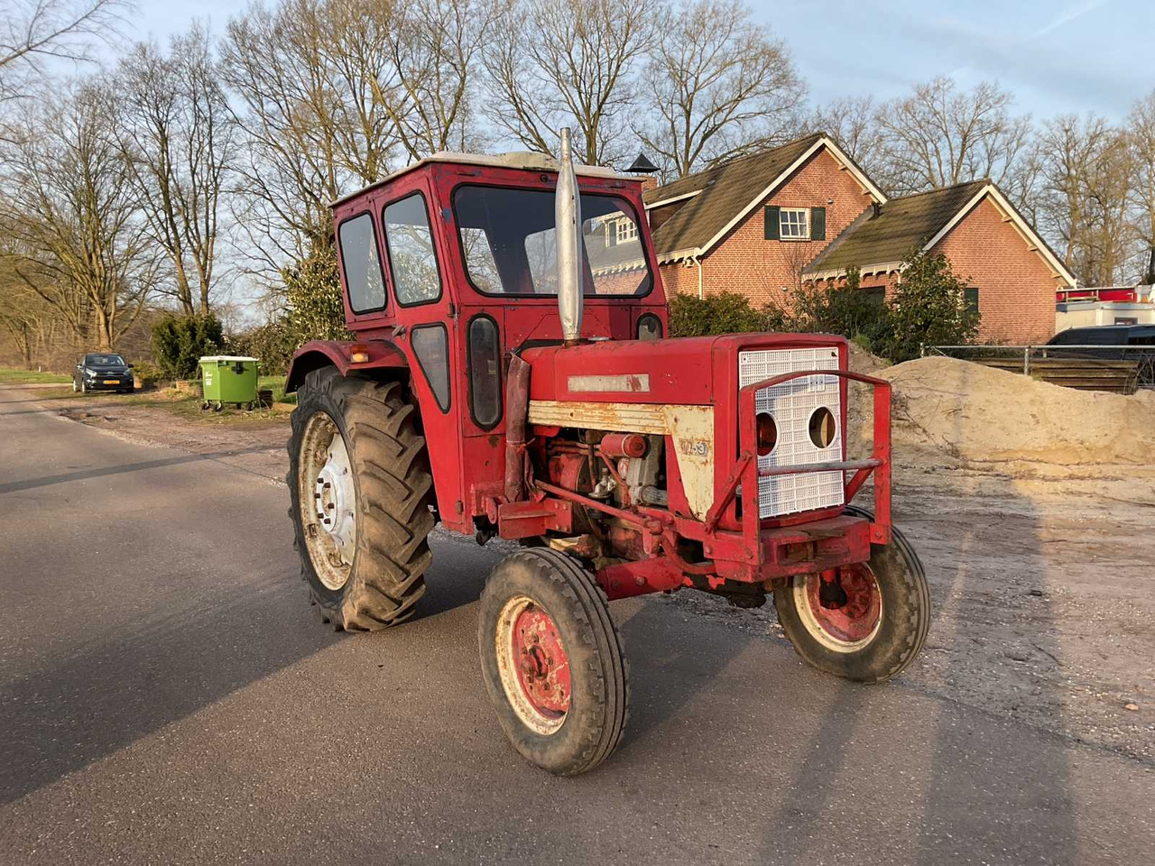 International 353 - Farm tractor: picture 2 International 353 - Farm tractor: picture 2